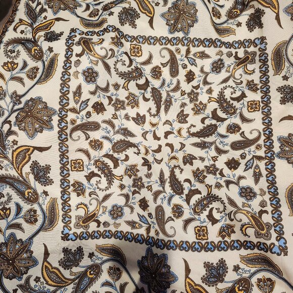 VTG SQUARE  SCARF PRINT MADE IN ITALY 31 X 31" - Picture 1 of 2